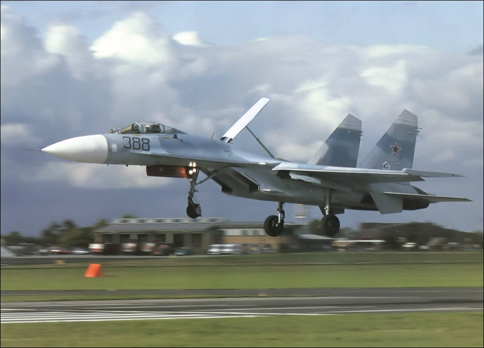 http://www.sirviper.com/fighters/su-27/su-27_landing_large.jpg